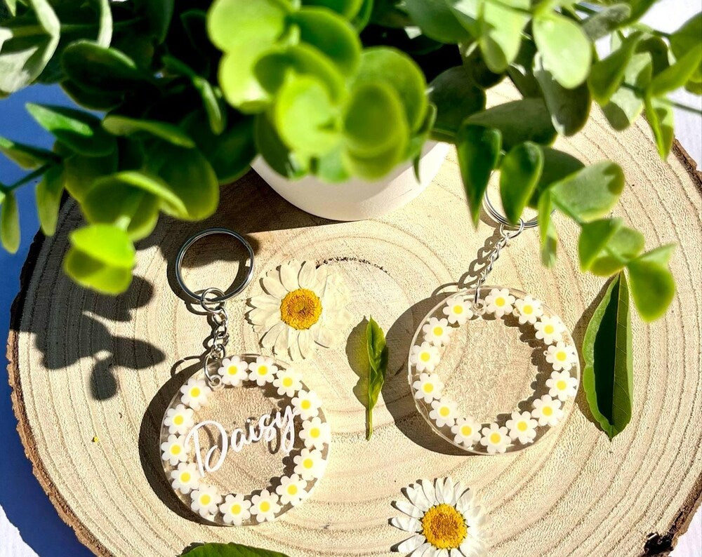 Daisy chain personalised Flower Resin Keychain